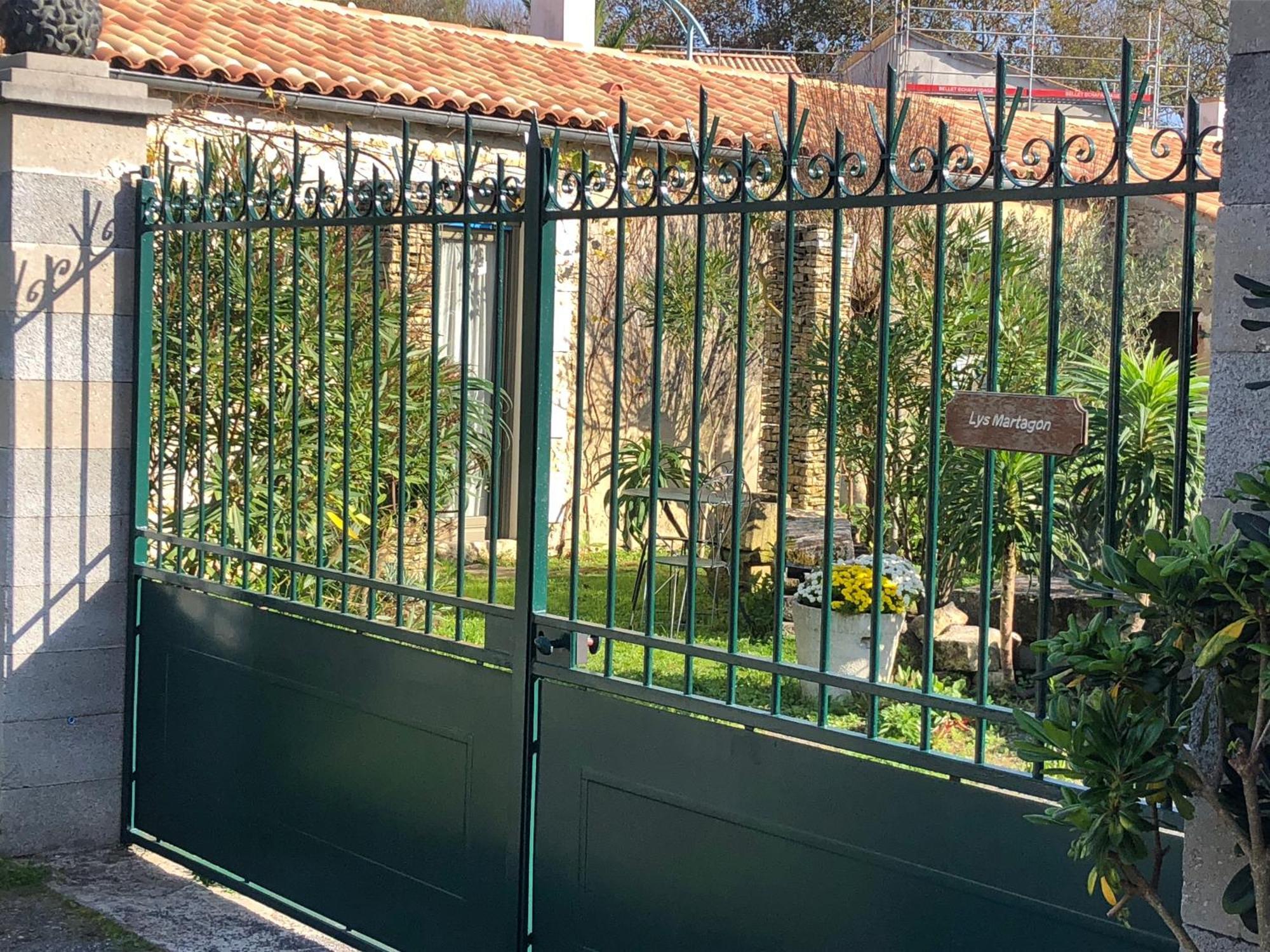 Le Lys Martagon, Privee Avec Terrasse Apartment
